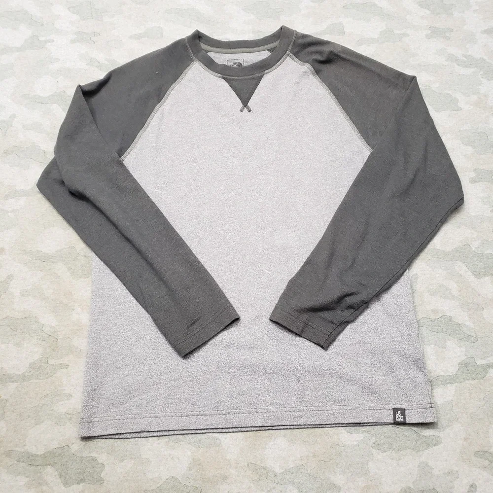The North Face Shirt Mens Medium Gray Pullover Long Sleeve Raglan